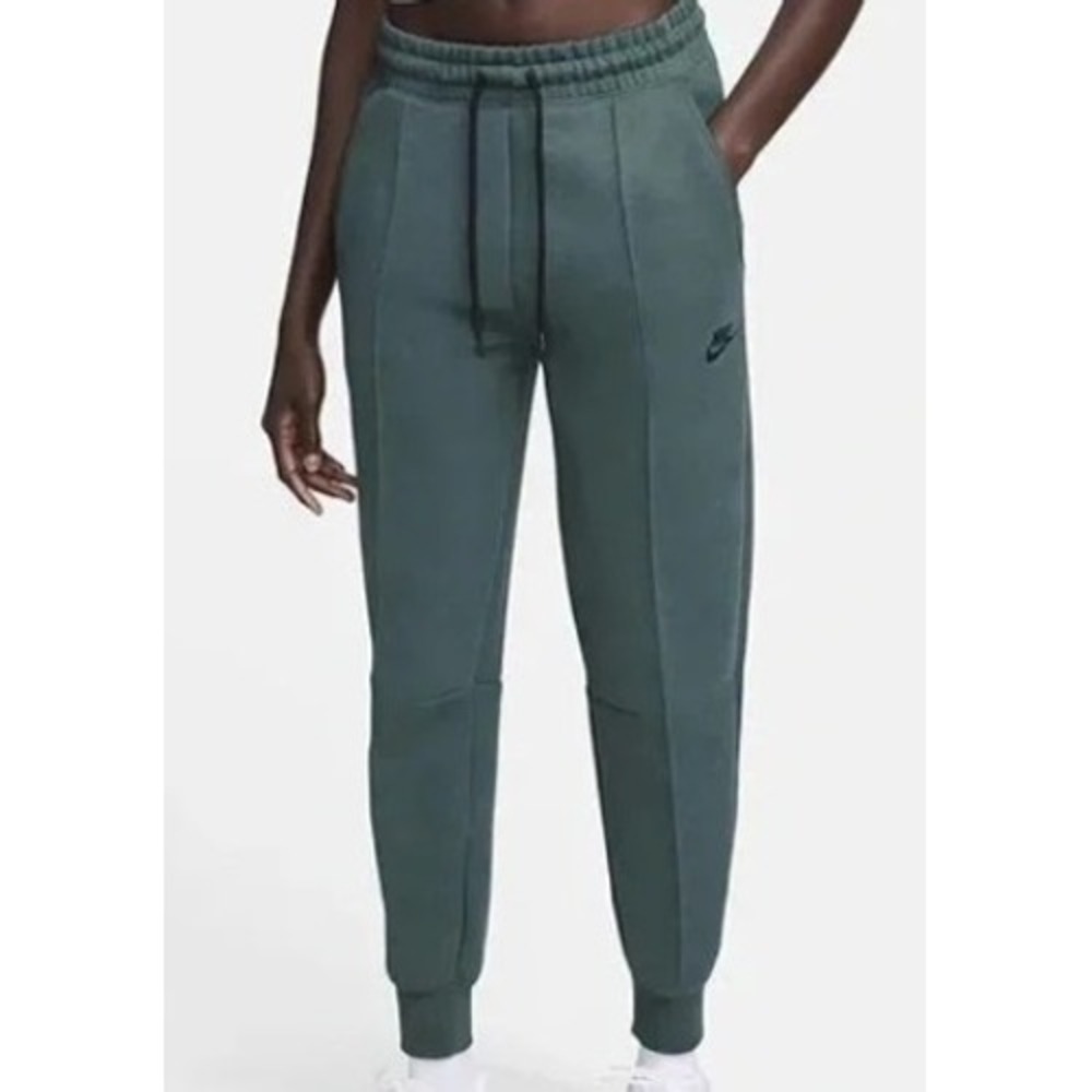 Nike Women's Sportswear Tech Fleece Jogger - Jungle Green